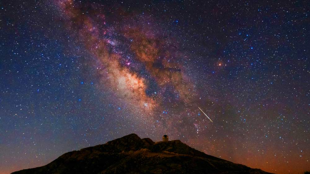 Tugral photographed the Milky Way from near the TÜBİTAK National Observatory in Antalya, Turkey, and shared the image on Facebook Oct. 7, 2014.