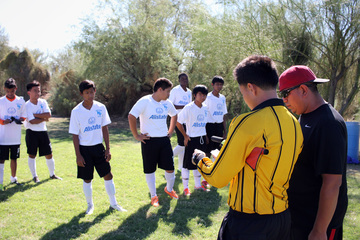 When a referee has trouble pronouncing the names of the U-16 Team Milan roster, Coach Miguel Vazquez steps in. Phoenix, Arizona. Sept. 19, 2015. (VOA/Victoria Macchi)
