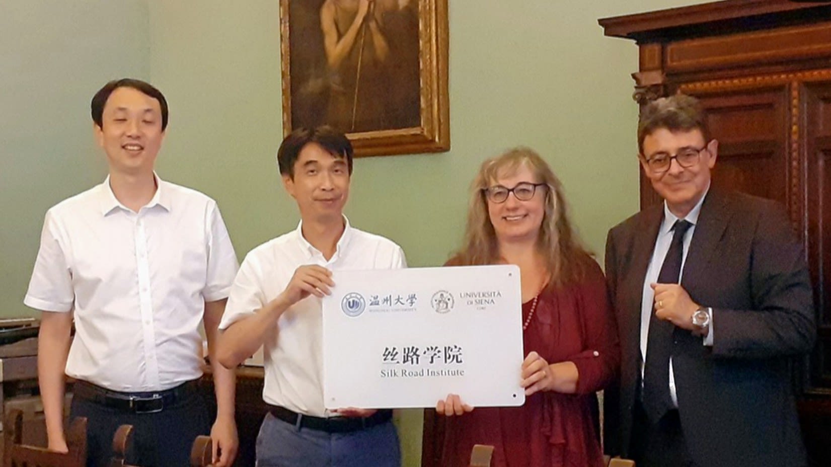 在意大利准备退出一带一路的背景下，今年8月中国温州大学与意大利锡耶纳大学挂牌成立了丝路学院