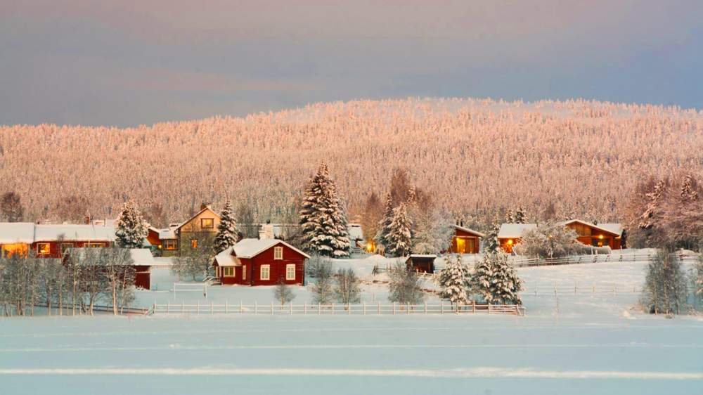 Rasid Tugral memotret desa Äkäslompolo di daerah Kolari, Finlandia, diposting 26 Desember 2014.