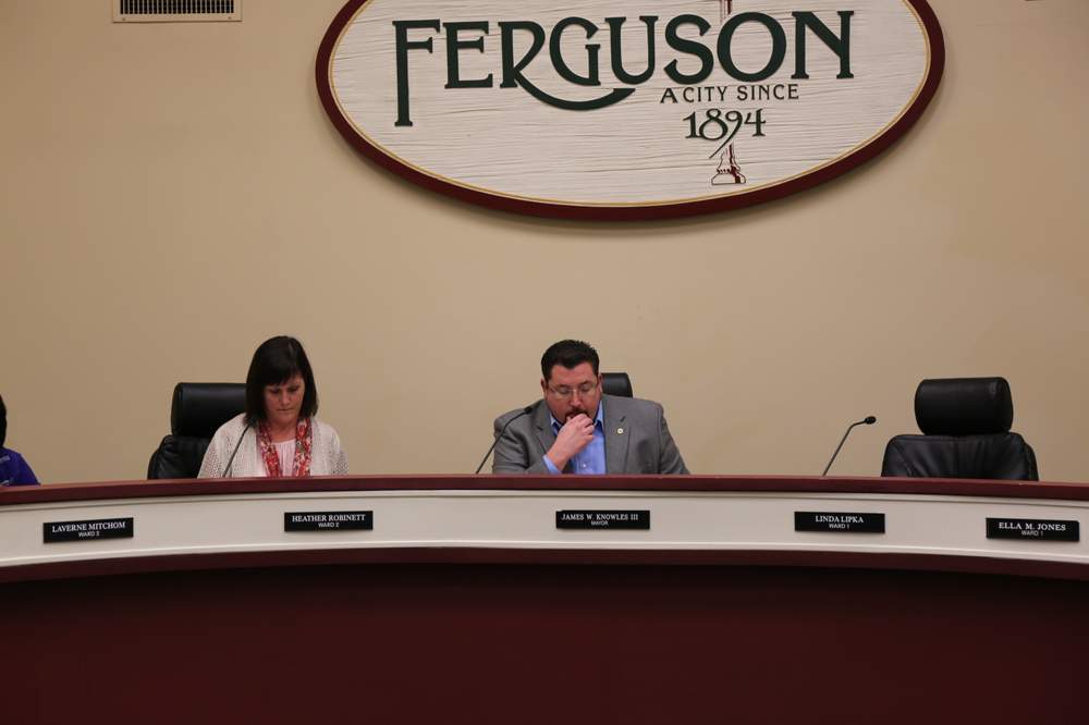 Heather Robinett sits next to Mayor James Knowles: Photo Chris Simkins