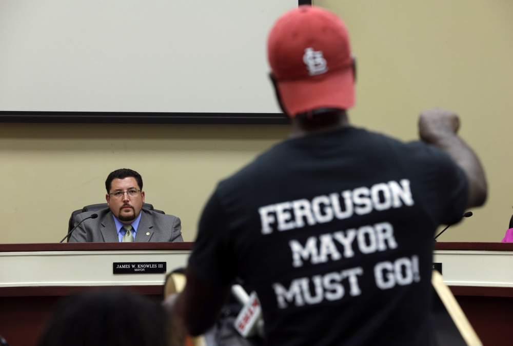 Ferguson citizen confronts Mayor James Knowles: Photo AP