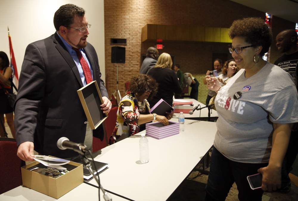 Mayor Knowles speaks with Ferguson activist; Photo Ap