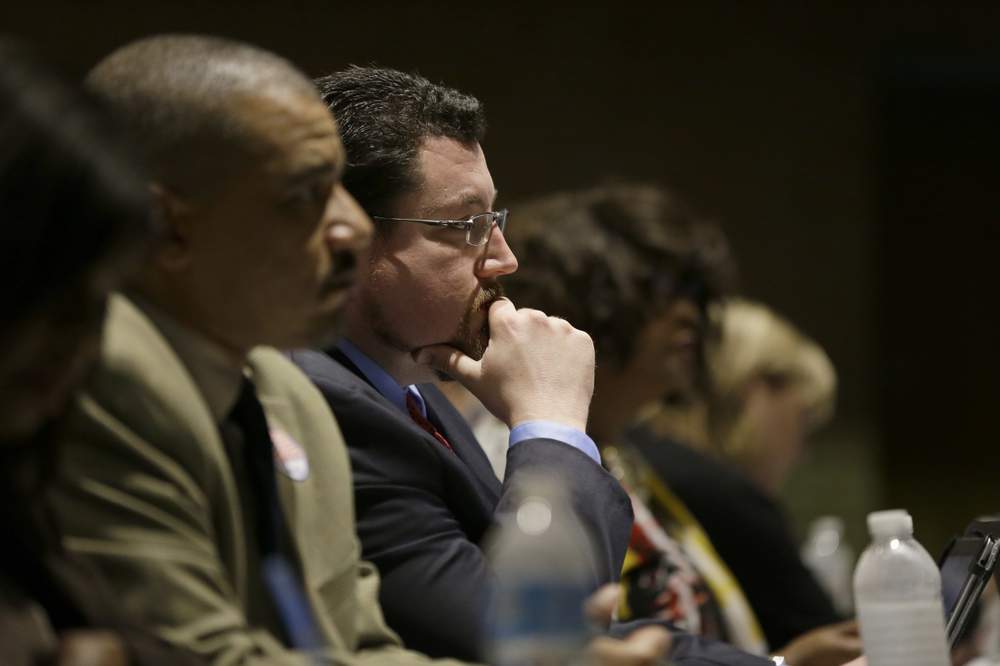 Mayor Knowles at a city council Meeting: Photos AP