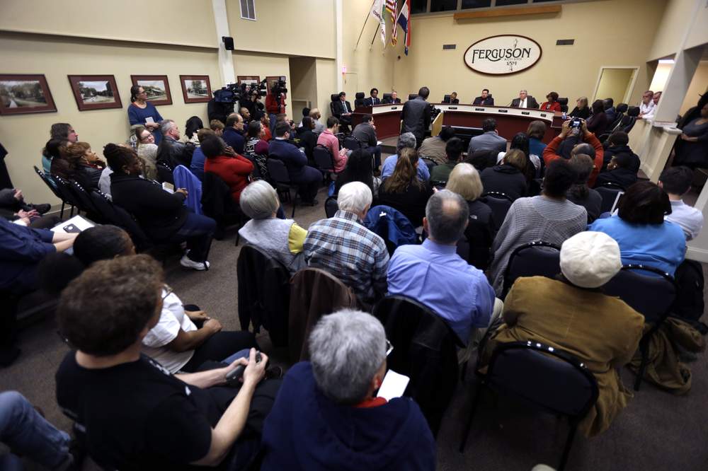 Citizens attend city council meeting: Photo AP