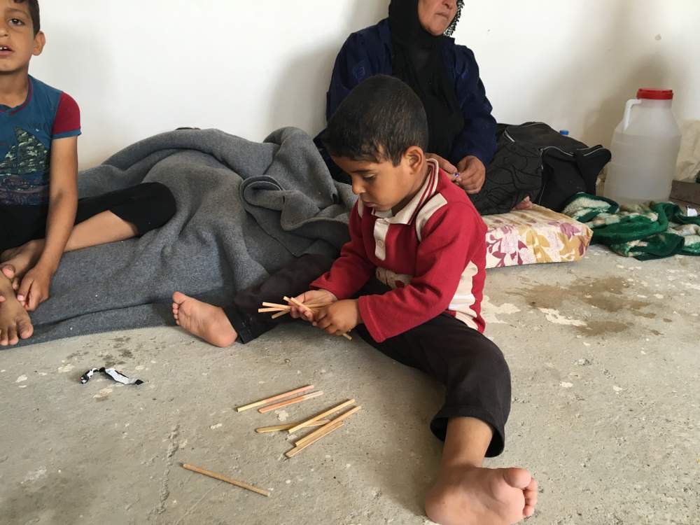 Child displaced by fighting  in his village southeast of Mosul.  14 Apr 2016, Makhmour, Iraq (S.Behn\/VOA)